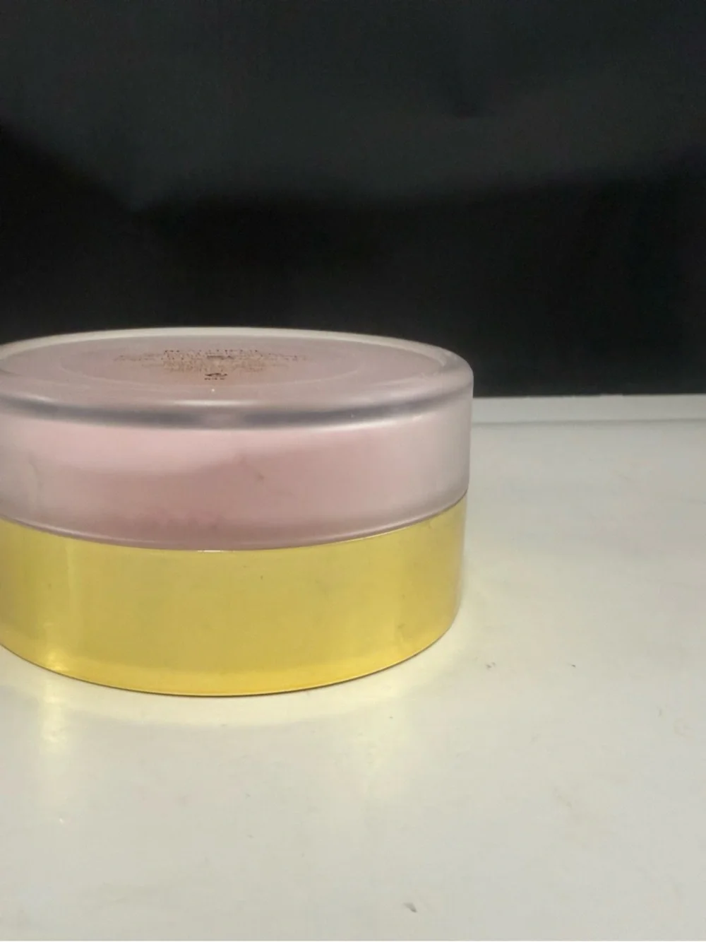 New Beautiful Perfumed Body Powder Estée Lauder 1 oz sealed New without the box